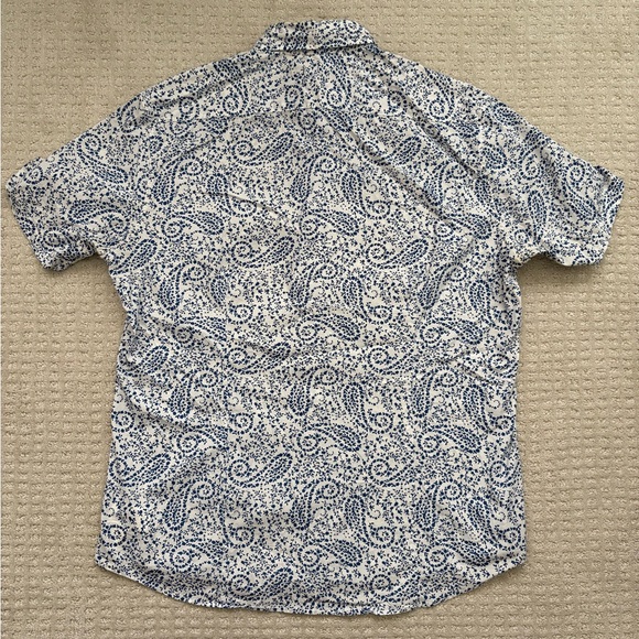 Michael Kors Men’s White and Blue Paisley Button Down Shirt - Picture 3 of 6